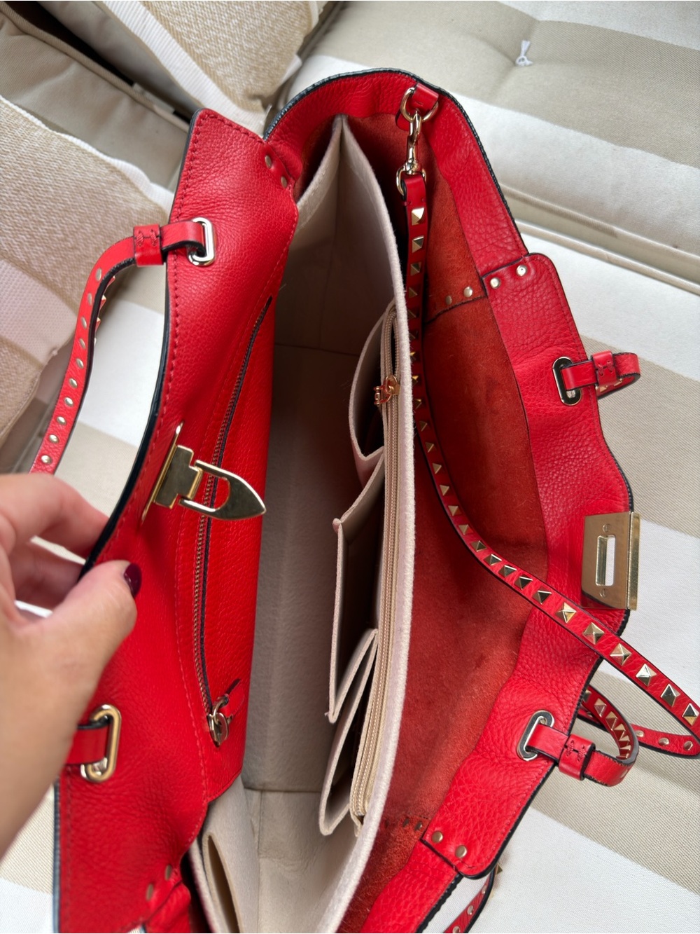 VALENTINO GARAVANI ROCKSTUD RED LEATHER Carryall Tote Bag w/ COA Stunning! - Picture 13 of 17
